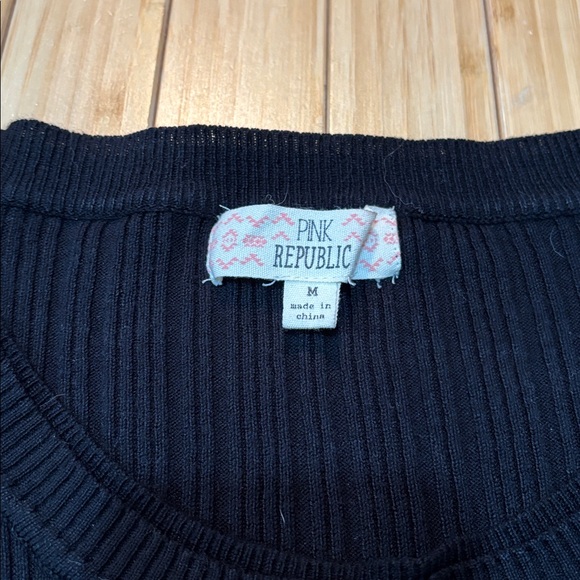Black size M longline sweater. Button accents on sleeves. - Picture 3 of 10